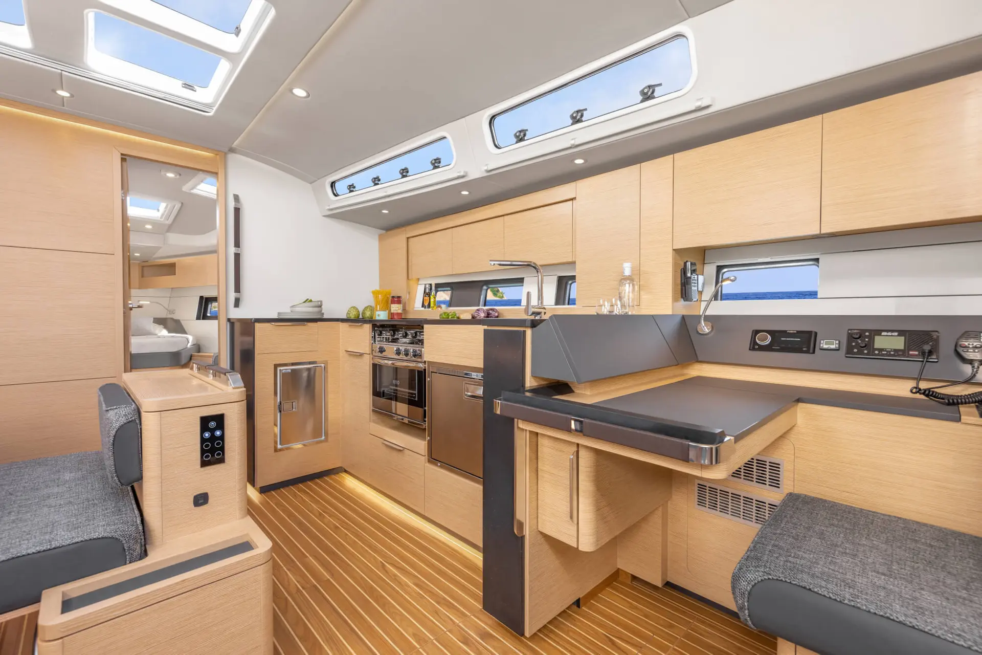 hanse-460-photo-interieur-2021-hanse-460-bilder-web-interior-b-00012jpg_5873639594444840963_2000